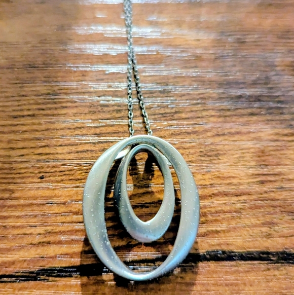 Elegant Silver Pendant Necklace - Picture 2 of 2